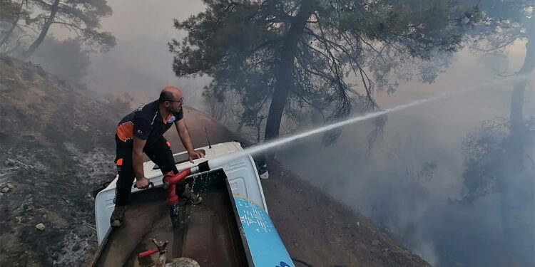 Çanakkale'de yangın söndürme çalışmalarına destek