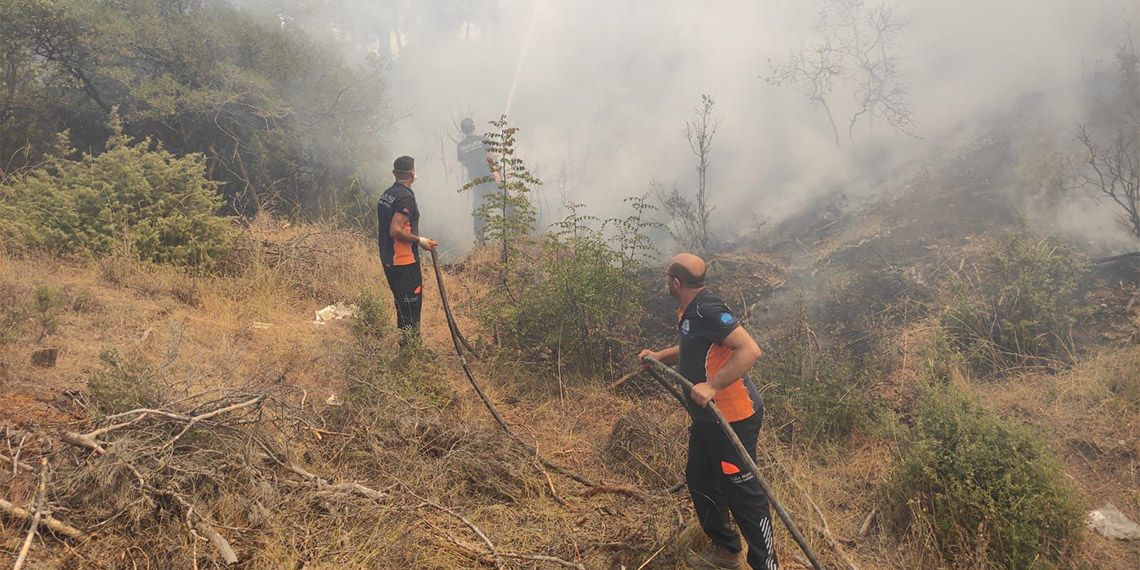 Orman yangınları ile mücadele devam ederken Tuzla Belediyesi'nden Çanakkale'de yangın söndürme çalışmalarına destek.