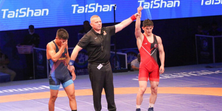 U20 Dünya Güreş Şampiyonası'nda 2 bronz madalya