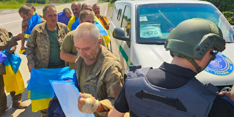 22 Ukrayna askeri ülkesine döndü