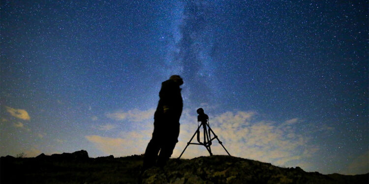 Doğaseverler perseid meteor yağmurunu gözlemledi