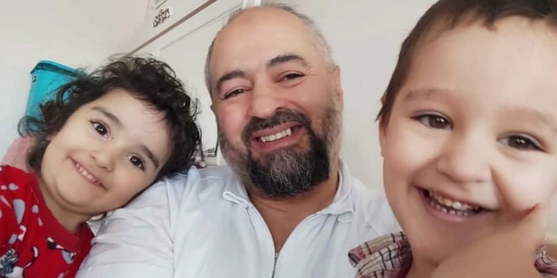 Taksi beklerken sokak ortasında bıçakla öldürüldü