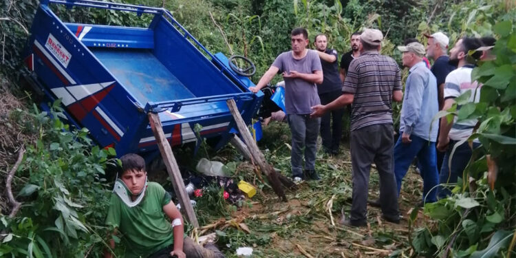 Zonguldak'ta patpat tarlaya devrildi; 13 yaralı