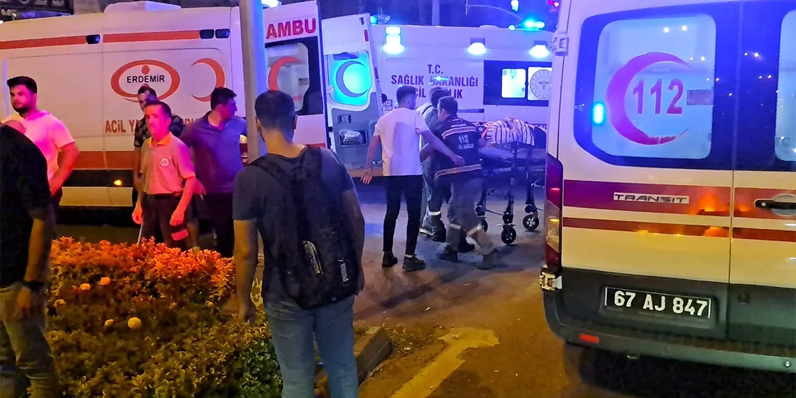 Zonguldak'ta taksi otomobile çarptı; 10 yaralı