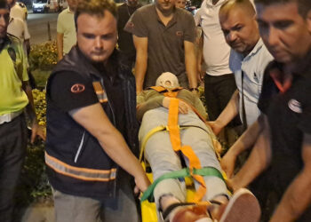 Zonguldak'ta taksi otomobile çarptı; 10 yaralı