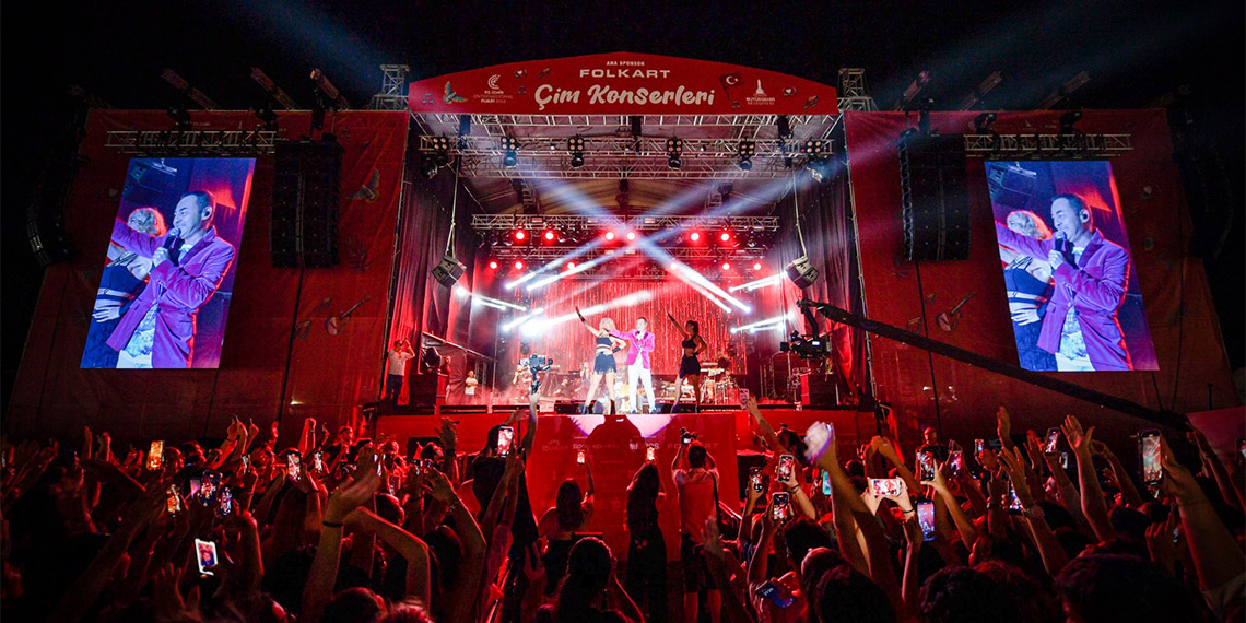 92. İzmir Enternasyonal Fuarı, üçüncü gününde de konserler, gösteriler ve etkinlikler ile ziyaretçilerine unutulmaz bir gün yaşattı.