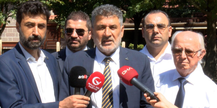 12 Eylül ülkücülere karşı yapılan bir darbeydi