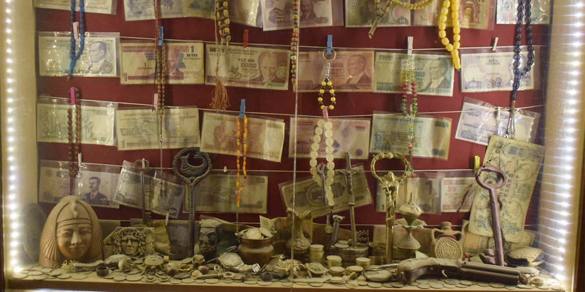 Batman’da yaşayan 4 çocuk babası Ahmet Çelik (38), 25 yılda 7 bin 100 parça topladı, Guinnes'e başvuru için 3 bin parça kaldı.