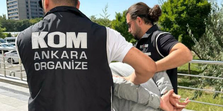 Firari FETÖ'cü Ebubekir Şafak Baş yakalandı