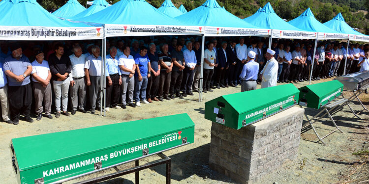 Cenaze namazında kalabalığın arasına dalan sürücü adliyede