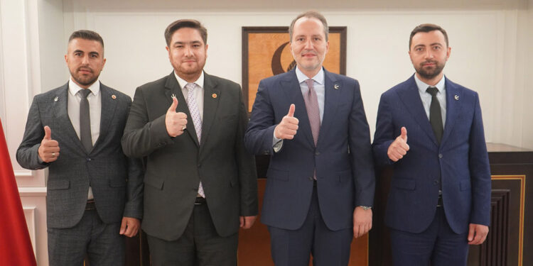 AK Partili 3 meclis üyesi, partilerinden istifa etti