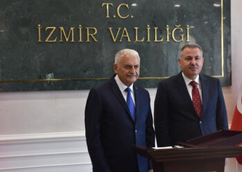 AK Parti'li Binali Yıldırım İzmir'de