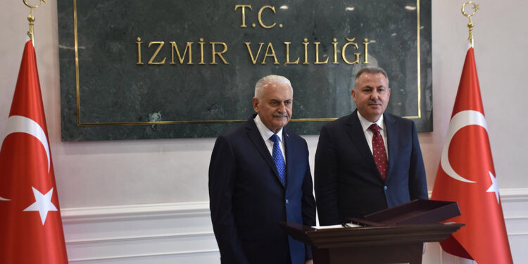 AK Parti'li Binali Yıldırım İzmir'de