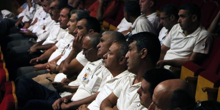 Adana'da otobüs şoförlerine 'öfke kontrolü' eğitimi