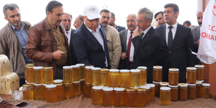 Ağrı'da düzenlenen 'Geven Balı Festivali' başladı