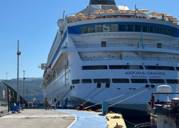 Amasra'da kruvaziyerden inen Ruslar denize girdi