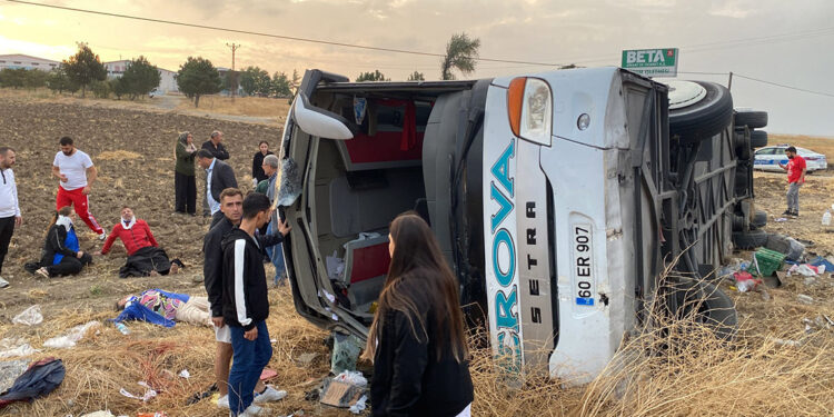 Amasya'da yolcu otobüsü devrildi: 6 ölü, 35 yaralı