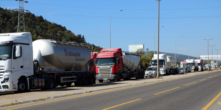Anadolu Otoyolu'nun Ankara yönü ulaşılma kapandı