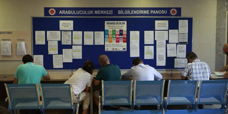 Arabuluculuk bürolarında ilk gün yoğunluğu