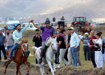 Ardahan'da rahvan at yarışları yapıldı