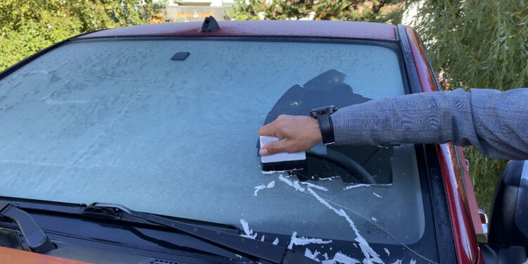 Ardahan'da sıcaklık eksiye düştü; camlar buz tuttu