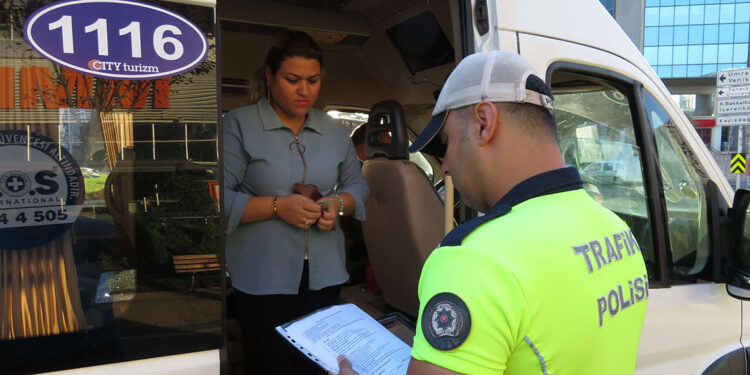 Ataşehir'de okul servislerine denetim