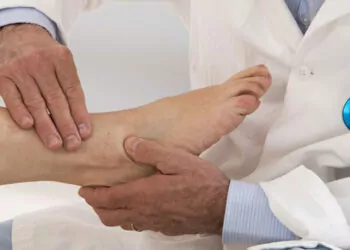 Ayak bileğindeki ağrılar farklı hastalıkların habercisi olabilir