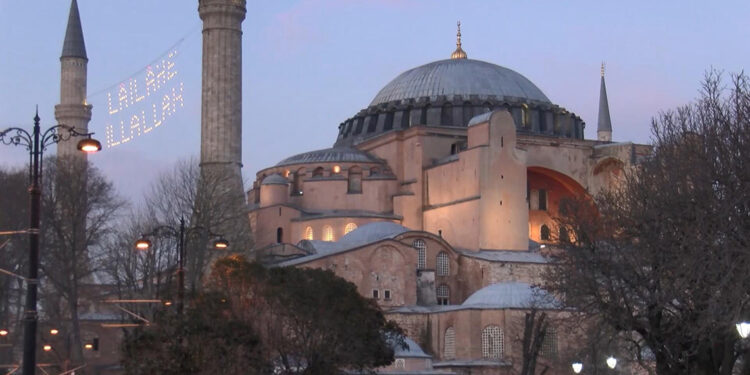 Ayasofya Camii'nde restorasyon çalışmaları başladı