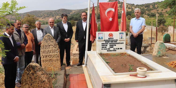 Aynı günde, aynı yaşta şehit olan baba ve oğlu anıldı