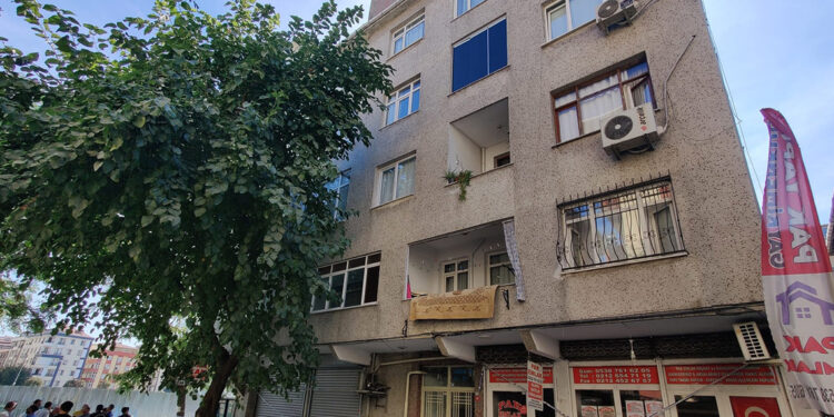 Bahçelievler'de kolonu patlayan bina boşaltıldı