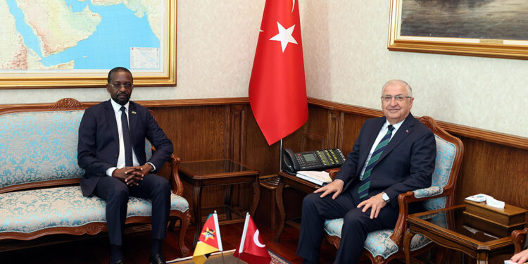 Bakan Güler, Mozambik Savunma Bakanı ile görüştü