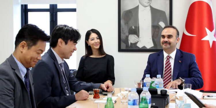 Bakan Kacır Seul’de teknoloji şirketleriyle toplantı yaptı