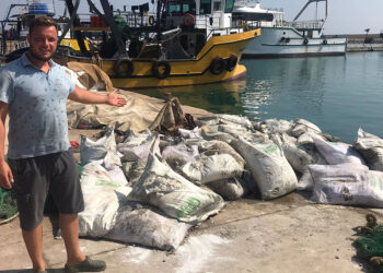 Balıkçıların ağına pirinç dolu 65 çuval takıldı