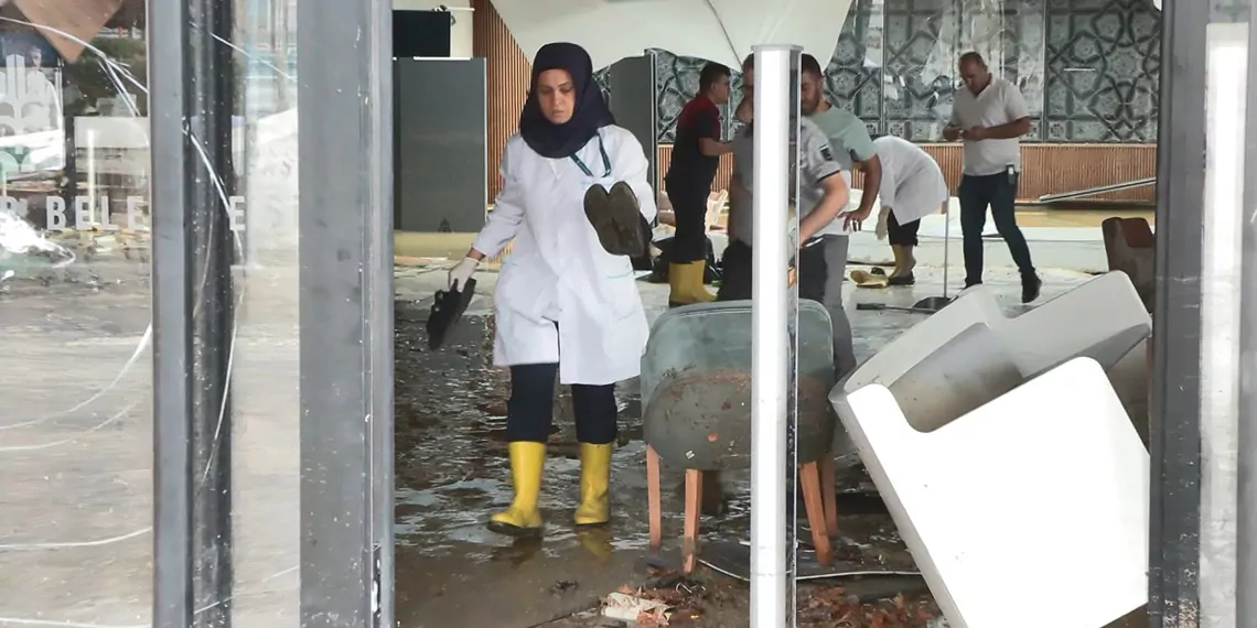 Basaksehir millet kiraathanesinde selin izleri siliniyore - yerel haberler, i̇stanbul haberleri - haberton