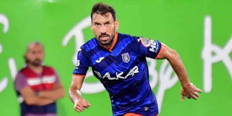 Başakşehir’de Şener Özbayraklı ile yollar ayrıldı