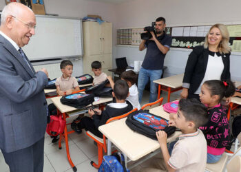 Başkan Yaşar'dan Yenimahalleli çocuklara sürpriz ziyaret