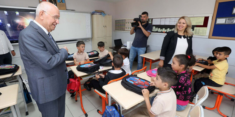 Başkan Yaşar'dan Yenimahalleli çocuklara sürpriz ziyaret