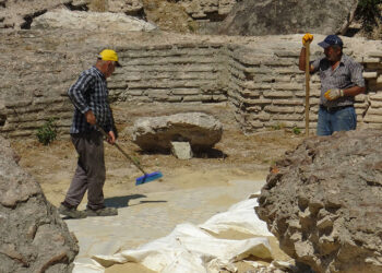 Bathonea Antik Kenti'nde heyecanlandıran karbon tabakası