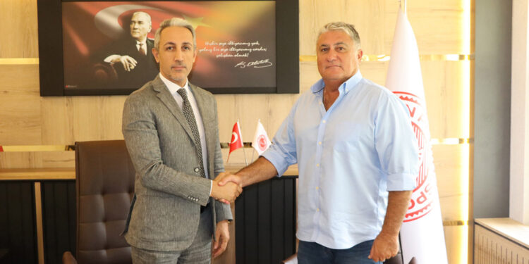 Batman Petrolspor'un yeni teknik direktörü Mesut Toros