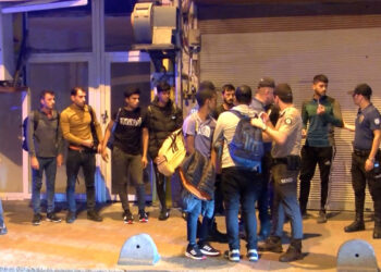 Beyoğlu'nda asayiş denetimi; 8 kaçak göçmen yakalandı