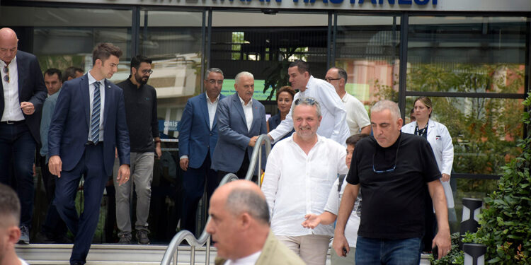 Binali Yıldırım Sabancı çiftini ziyaret etti