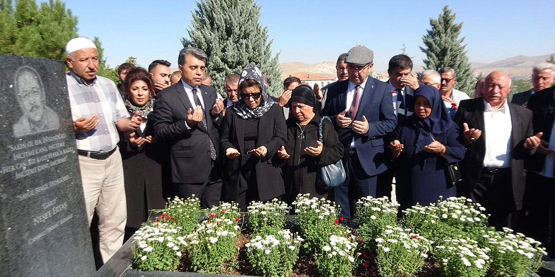'Bozkırın Tezenesi' Neşet Ertaş mezarı başında anıldı