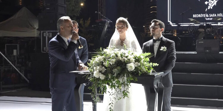 Bursa Büyükşehir Belediye Başkanı, oğlunun nikahını kıydı