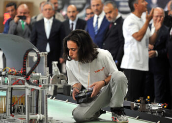 Bursa'da 15'inci Uluslararası MEB Robot Yarışması başladı