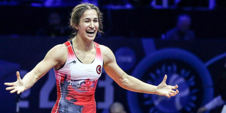 Buse Tosun Çavuşoğlu, dünya şampiyonu oldu