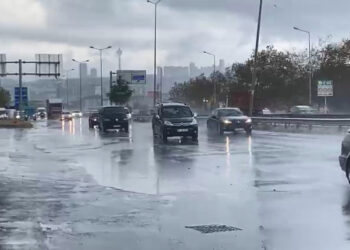 Büyükçekmece'de sağanak yağış etkili oldu