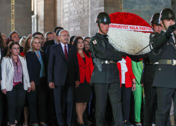 CHP'den Anıtkabir ziyareti