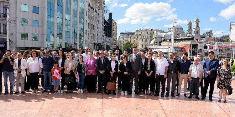 CHP'nin 100. kuruluş yıldönümü Taksim’de kutlandı
