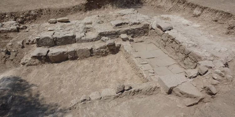 Çanakkale'de 2 bin yıllık mezarlık gün yüzüne çıkarılıyor