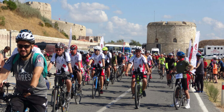 Çanakkale'de bisikletçilerden 'Şehitlere Saygı Sürüşü'